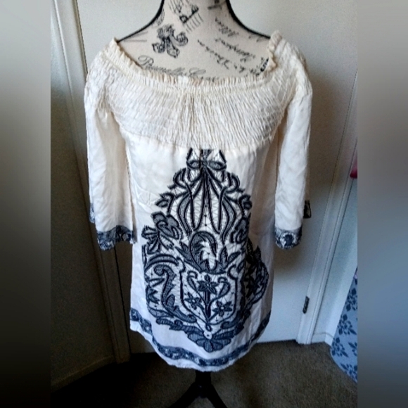 Dresses & Skirts - Silk Fully-lined Off shoulder Cream Dress